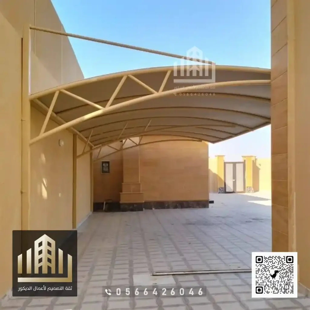 مظلات أبواب خارجية معلقة في جنوب الرياض في حي الحائر