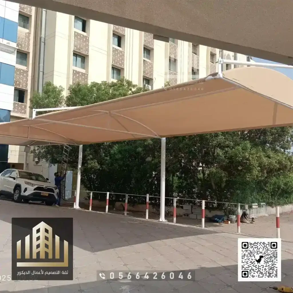 مظلة معلقة في شمال الرياض في حي الربيع